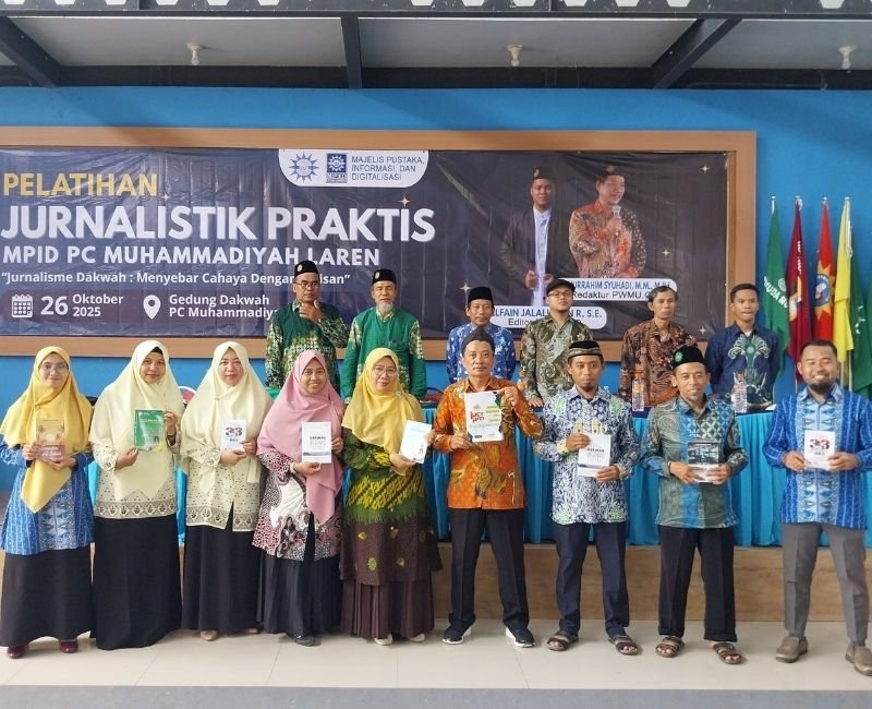 Banjir Hadiah Buku di Pelatihan Jurnalistik PCM Laren