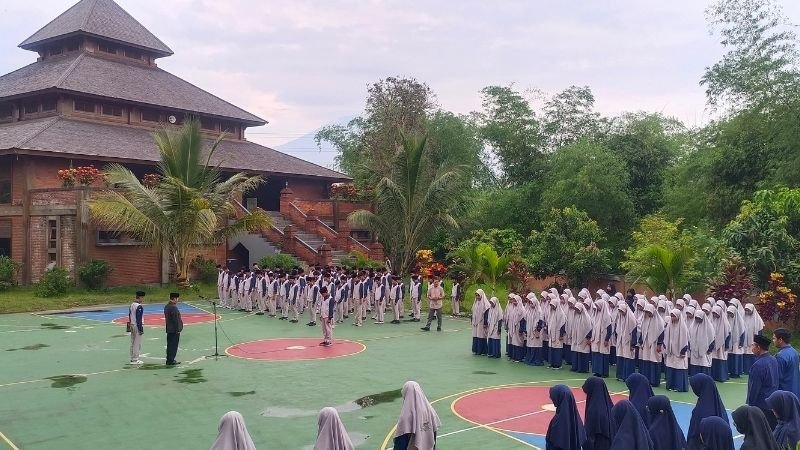 Santri PPI AMF Kobarkan Semangat Sumpah Pemuda di Tengah Sejuknya Pagi Pesantren
