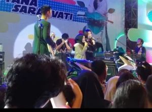 Bahagianya Bisa Nyanyi Duet dengan Isyana