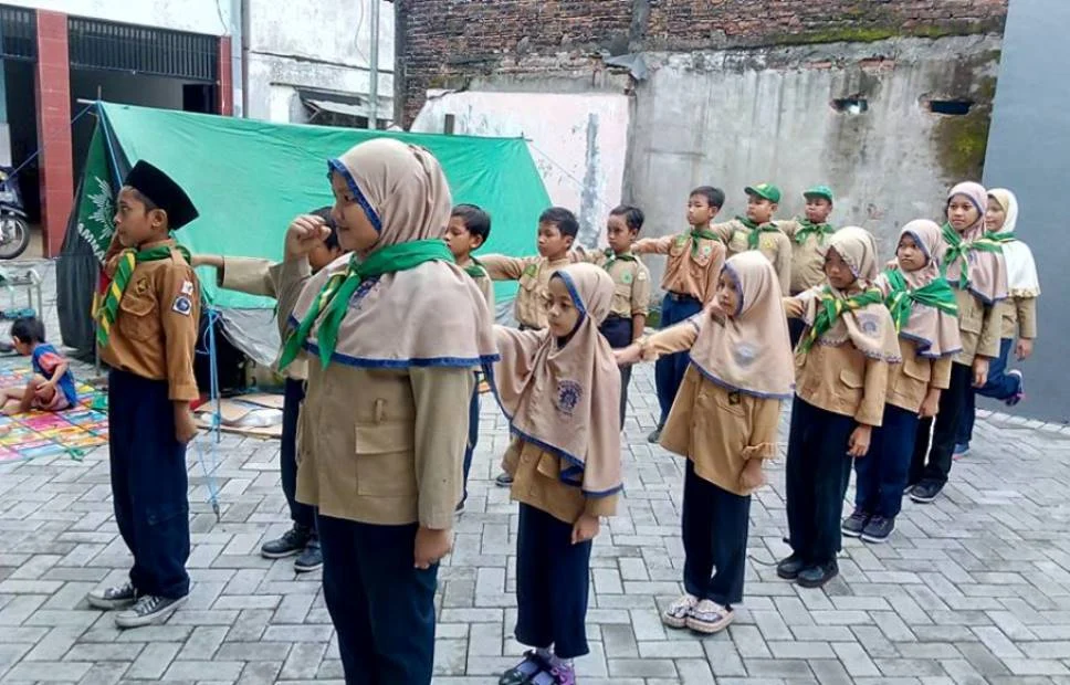 Kemah Ajarkan Kemandirian