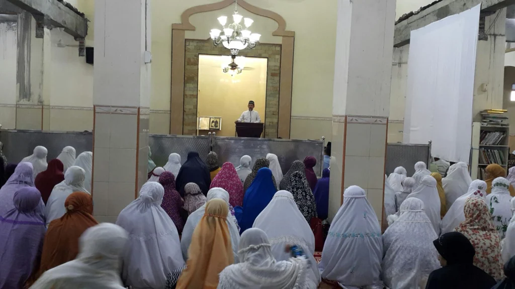 Salat Gerhana Terpantau di Surabaya