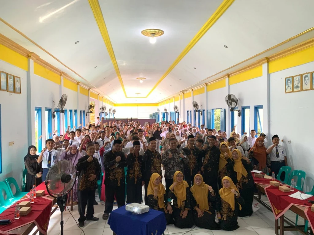 SMP Mapan Laren Menggelar Acara Parenting dan Launching Visi Baru