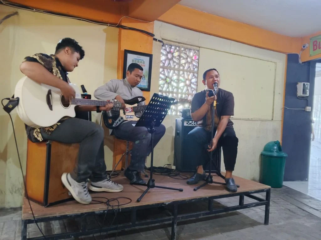 Meriahkan Jam Istirahat, Smamita Gelar Live Music di Kantin Sekolah