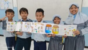 Siswa Berlian Primary School Uji Kreativitas Lewat Flipbook di STS Berbasis Proyek
