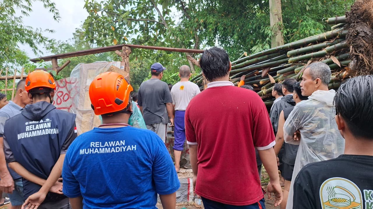 Kolaborasi MDMC dan LAZISMU Jember Respons Bencana Angin Kencang, Dua Warga Meninggal Dunia