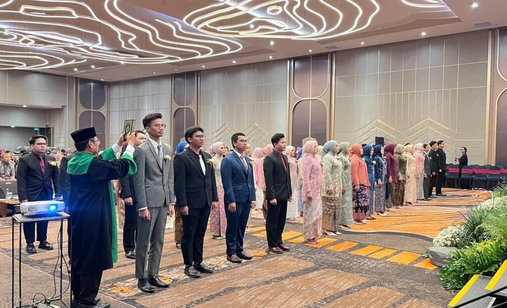 Pelantikan Dokter Periode VIII, Rektor UM Surabaya Tekankan Nilai Kemanusiaan dan Spiritualitas dalam Profesi Dokter