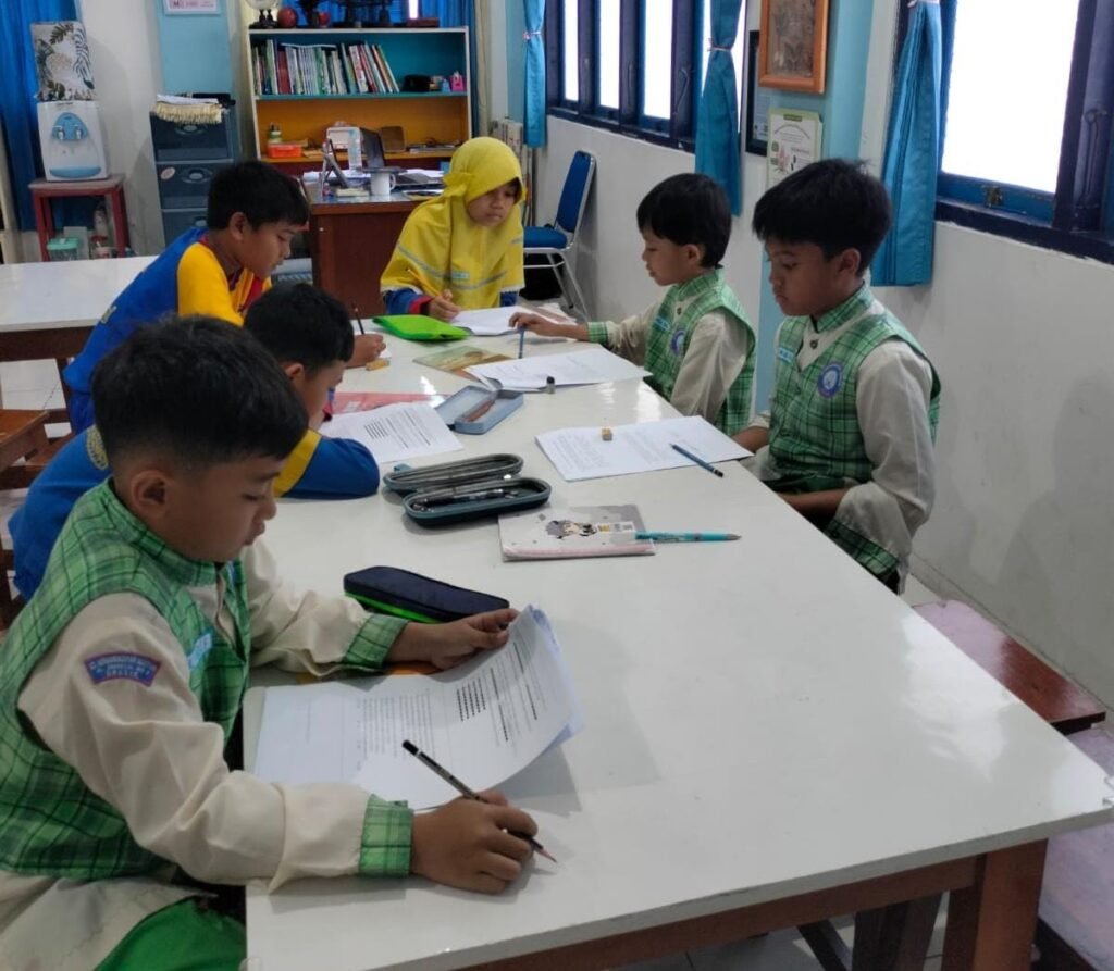 Siswa SDMM Sabet 8 Medali dalam Australian Mathematics Competition 2025