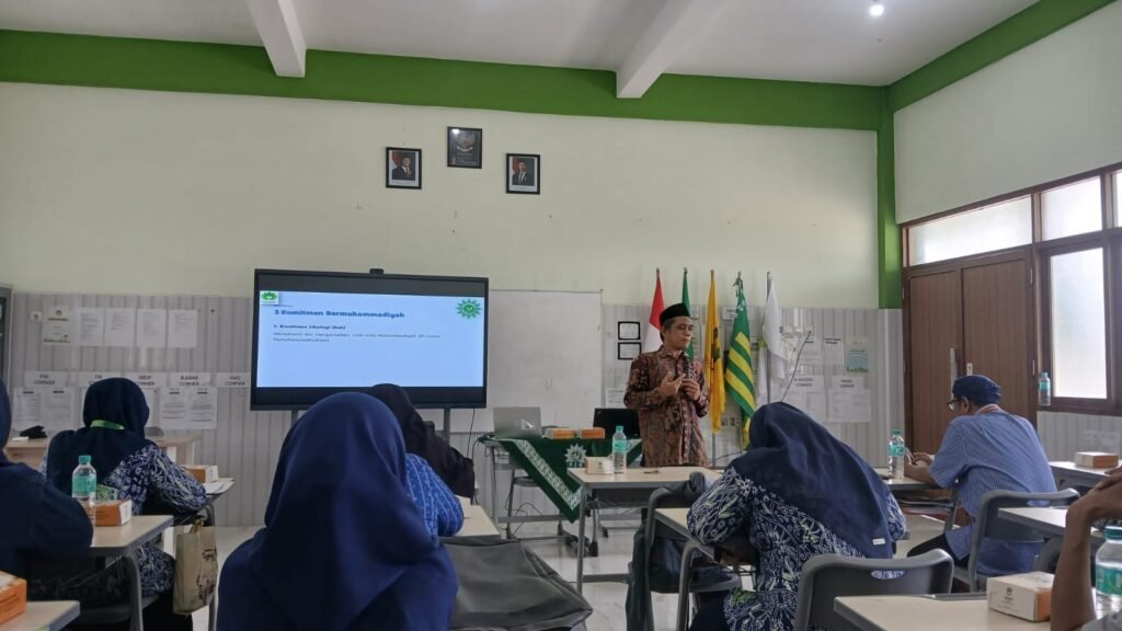 Pembinaan Guru dan Karyawan SD Almadany Bahas Komitmen Bermuhammadiyah