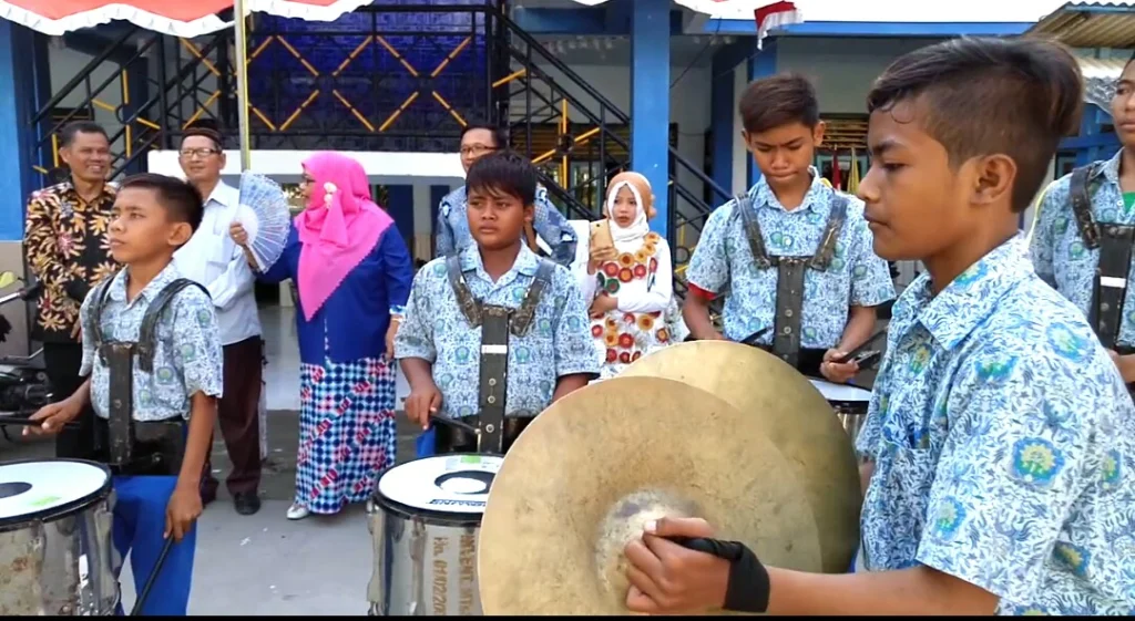 Ada yang Haramkan, Drumband Ini Beri Surprise Juri Lingkungan Sehat bak Pejabat