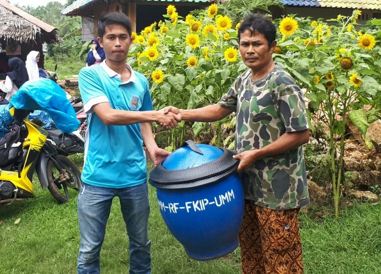 IMM Gelar Outbound Sambil Membagikan Tong Sampah