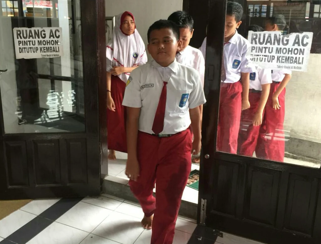 Kini Murid-Murid Jadi Tertib dan Santun Shalat di Masjid