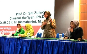 Berceramah di Tanwir Aisyiyah, Risma Bergantian Angkat Mikrofon dan Handy Talky: Ada Apa?