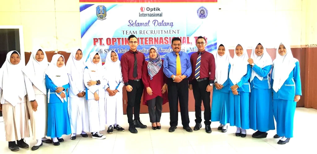 Perusahaan Optik Terbesar Itu Rekrut 100 Siswa Rujukan Nasional