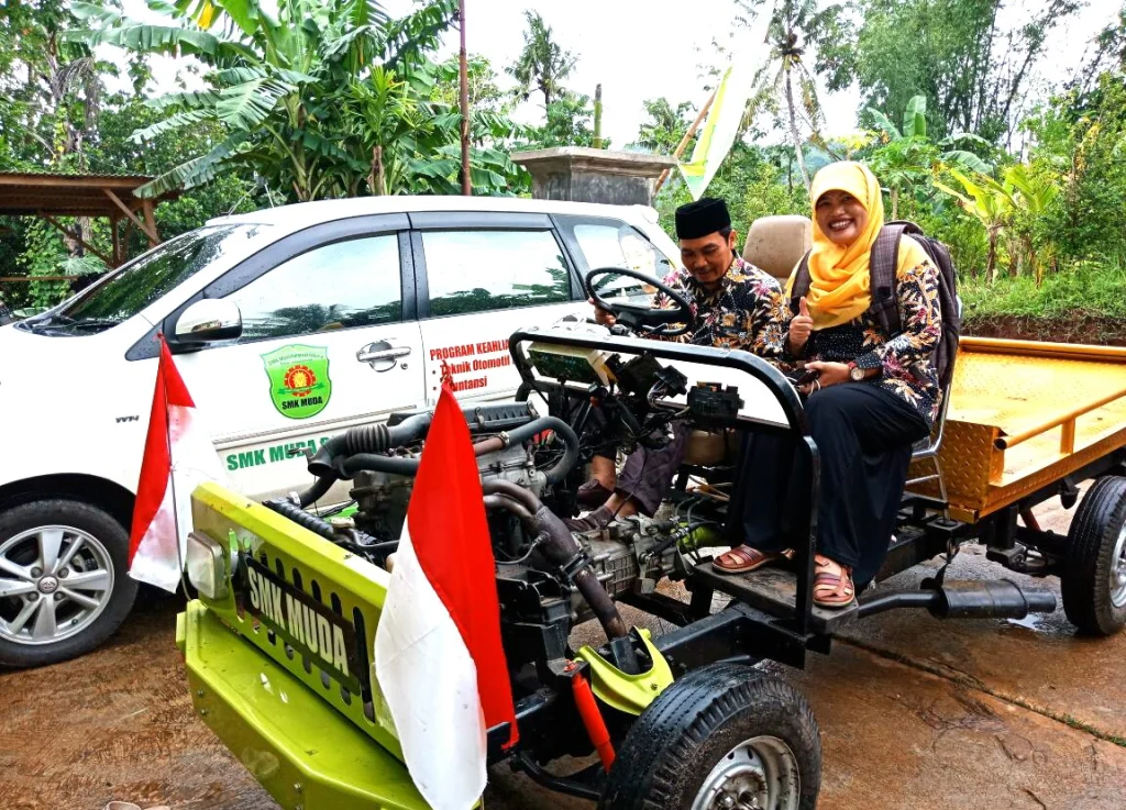 Unik! Sekolah Berbonus Kursus Setir Mobil