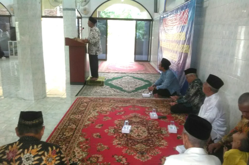 Musykilnya Cerita Turun-temurun: Dari Wali yang Masih Hidup hingga Rasulullah Menyambut Peziarah Makamnya