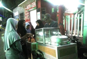 Ketika sang Anak Tak Malu Punya Ayah Seorang Penjual Pentol