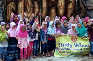 Lima Manfaat Studi Wisata SDM 2 Gresik di Joglo Park