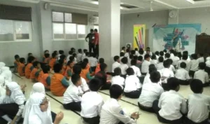 Budaya Literasi di SDM 6 Surabaya, dari Menulis Kusta hingga Cita-citaku