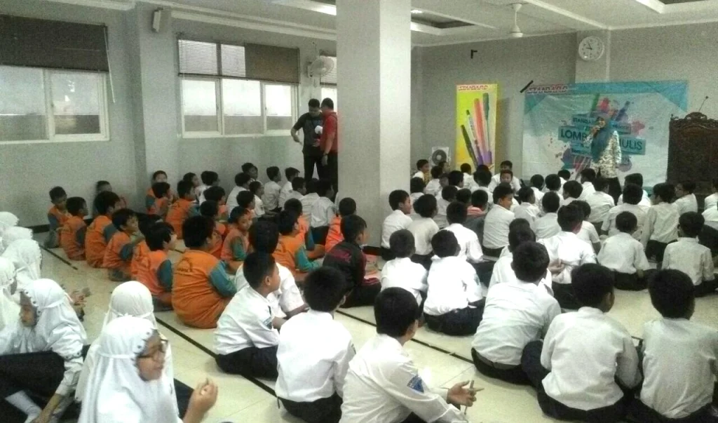 Budaya Literasi di SDM 6 Surabaya, dari Menulis Kusta hingga Cita-citaku