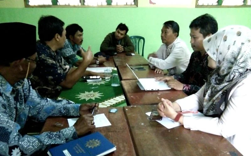 Ombak Bawean Besar: Kapal Tak Boleh Berlayar, Pembinaan Sekolah pun Jadi