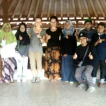 Saat Siswa SDMM Menguji Kecakapan Bahasa Inggris dengan Turis Asing di Candi Brorobudur