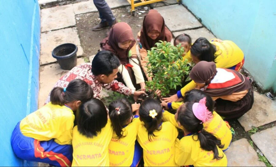 Cara Kreatif Tanamkan Cinta Lingkungan pada Siswa