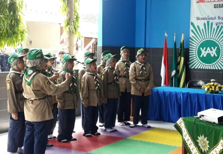 Plong, Sukses Nyanyikan Lagu Tiga Stanza Indonesia Raya dan Mars HW