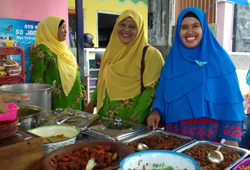 View Air Mancur Menari, Angkringan Rasa Restoran-Harga Kampung Itu hanya Buka 2 Hari