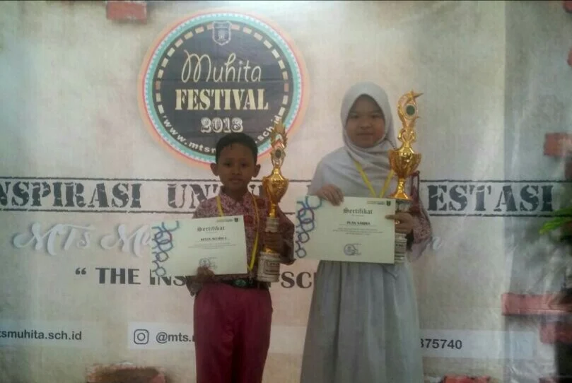 Berkah Cas-Cis-Cus Tiap Hari, Dua Siswa Ini Raih Juara News Reading dan Spelling Bee