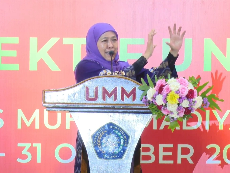 Khofifah dan Jas IMM Tanpa Kepala: Simbol Pemimpin Baru yang Akan Lahir