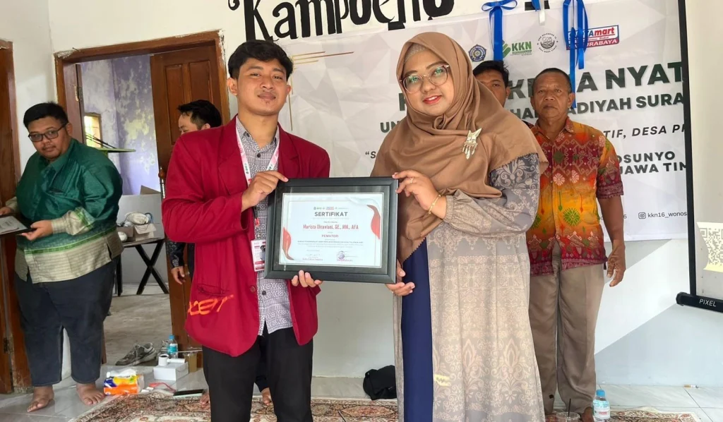 Dukung UMKM Naik Kelas, Mahasiswa UM Surabaya Adakan Pelatihan Pemasaran Produk dan Pembuatan NIB