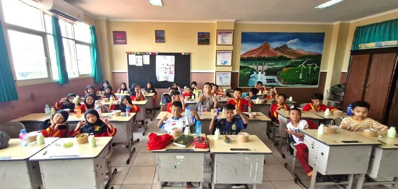 Lezat dan Bergizi, Menu Jumat Berkah SD Musix Bikin Siswa Ceria