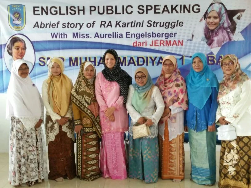 Peringati Kartini dengan Ceramah Umum Berbahasa Inggris