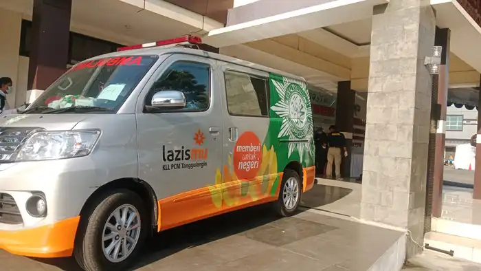 Kepedulian di Tengah Duka: Dua Ambulans Lazismu Sidoarjo Jemput Jenazah Santri Korban Runtuhnya Musala Al Khoziny