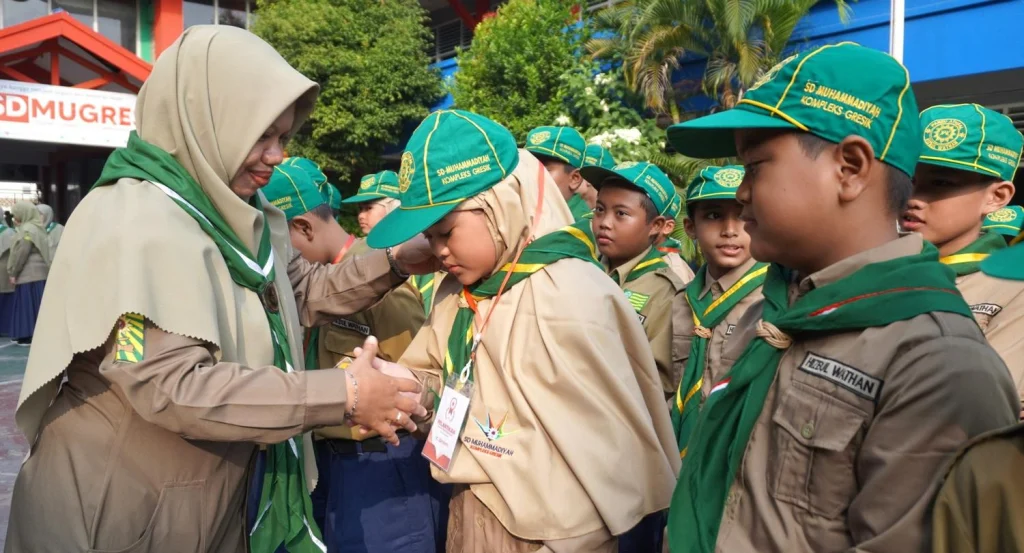 Pemimpin Cilik SD Mugres Resmi Dilantik, Tumbuhkan Disiplin dan Tanggung Jawab