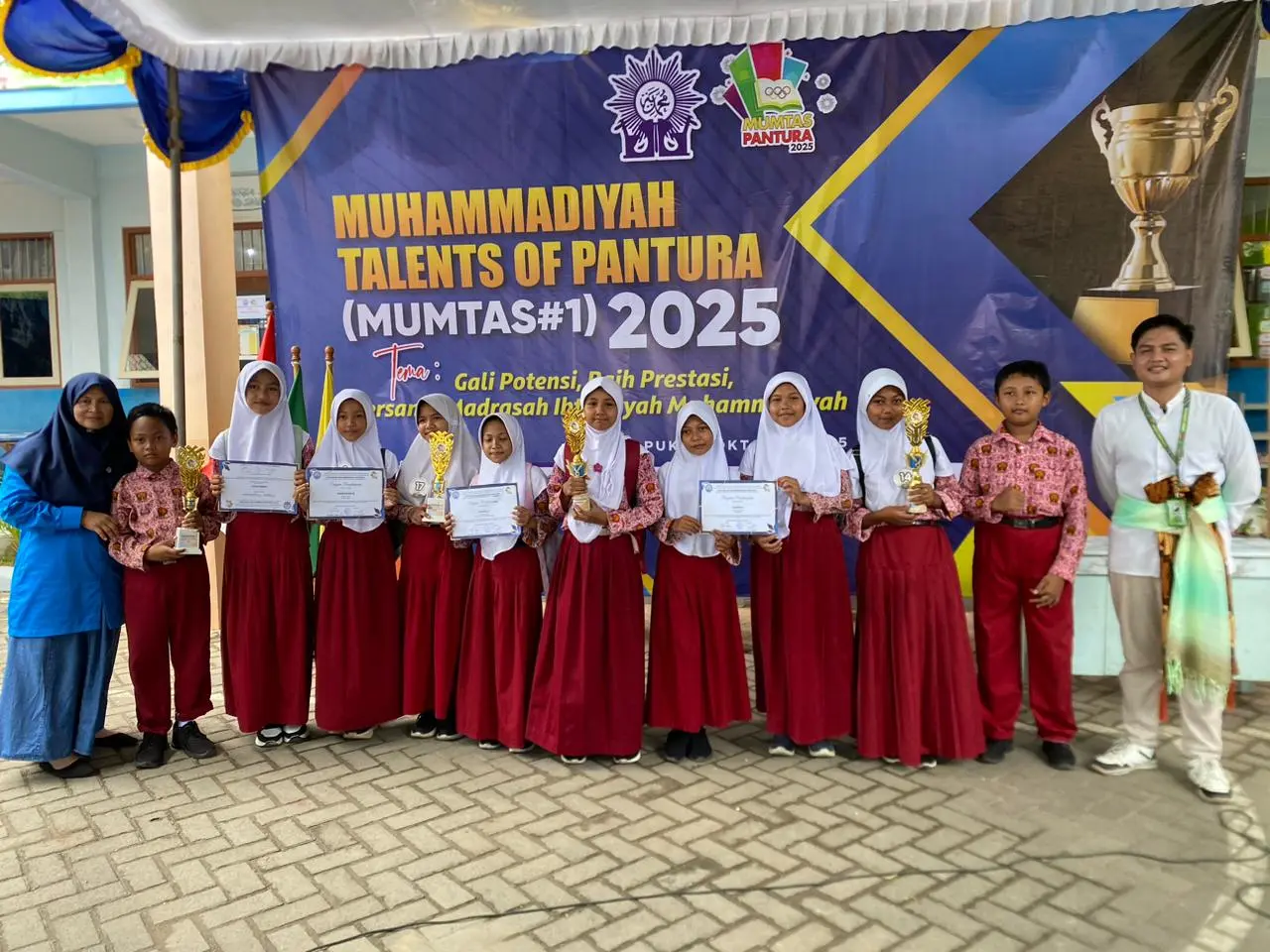 MI Muhammadiyah 3 Doudo Gresik Raih 4 Trofi Mumtas 2025