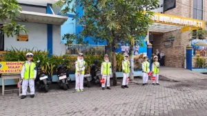 Tanamkan Sikap Disiplin dan Kepedulian Siswa, PKS SD Muhlas Siaga setiap Pagi