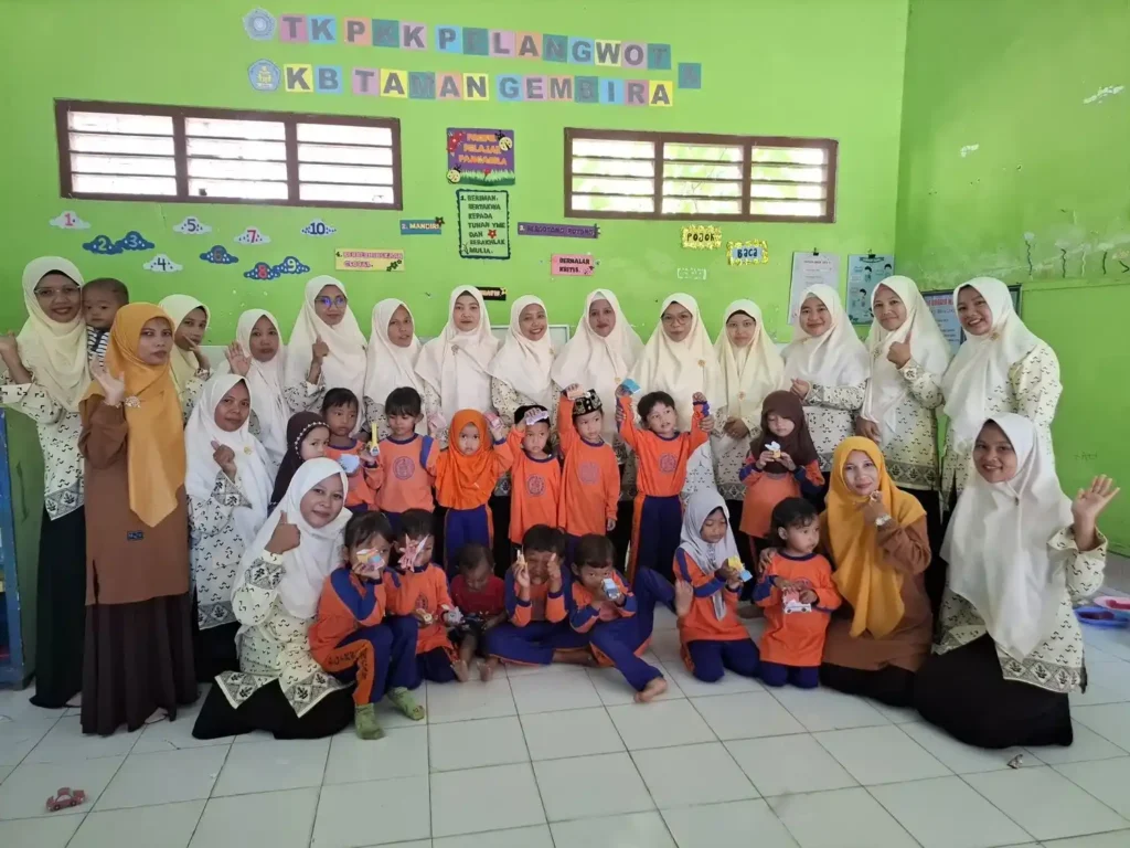 Membangun Generasi Kreatif: PRNA Pelangwot Laren Ajak Siswa TK PKK Pelangwot literasi