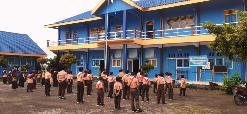 Apel Pagi, Sarana Pembiasaan dan Penanaman Kedisiplinan di MIM 08 Pelangwot