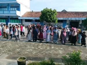 Momentum Hari Santri di MI Muga Bulubrangsi: Tanamkan Nilai Surah Al-Qalam pada Siswa