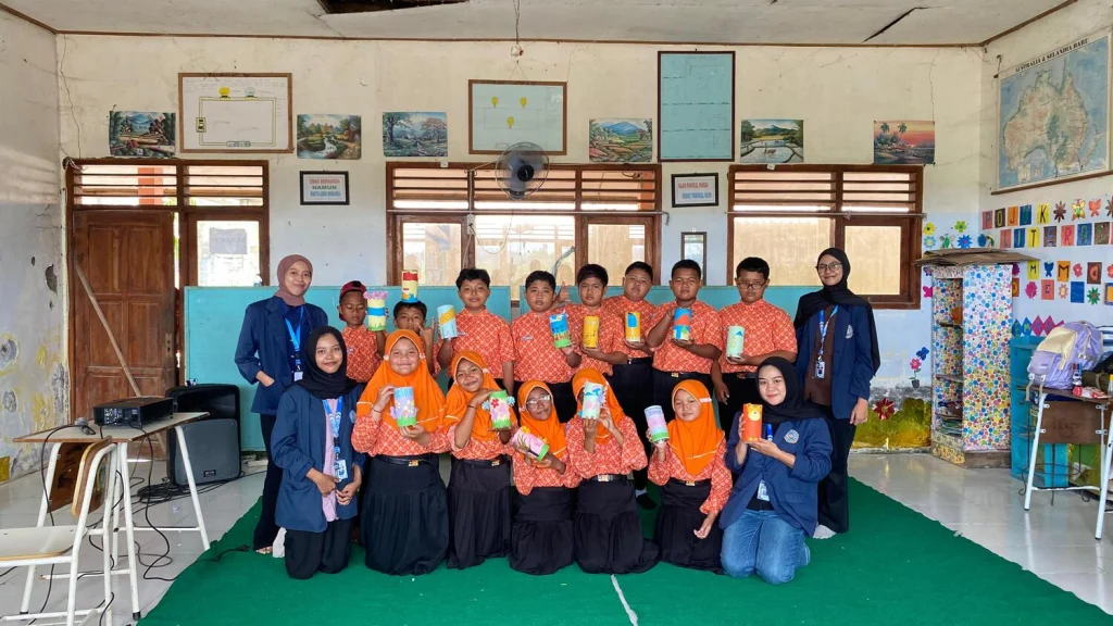 Tingkatkan Literasi Menabung Sejak Dini: Mahasiswa KKN UMG Lakukan Edukasi di Dua Sekolah Ini