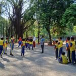 Siswa Sekolah Inovatif Jagir Belajar Piramida Makanan di Kelas Alam