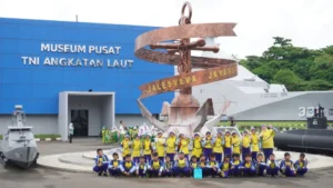 Siswa Kelas 3 SDM 18 Surabaya Kunjungi Museum Pusat TNI Angkatan Laut Surabaya