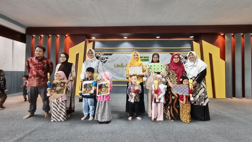 Semarakkan Hari Batik dengan Lomba Membatik bersama Orang Tua (Mamamia)