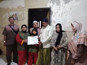Solidaritas Tanpa Batas: MI Muhammadiyah 25 Surabaya dan IPMJ Peduli Santri Al Khoziny