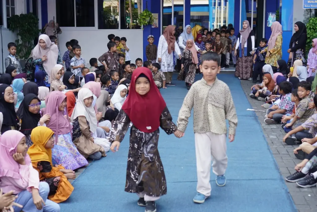 Jaga Warisan Nusantara: SDMM Gelar Perayaan Hari Batik Nasional