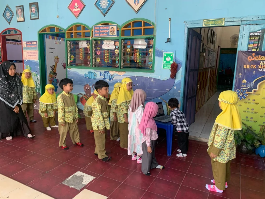 Menilik Keceriaan Pertemuan Pagi Ceria di TK ABA XI Ngelom