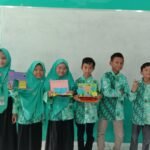 Pembelajaran Aplikatif dan Menyenangkan: Project Based Learning ISMUBA Hadirkan Kreativitas Lewat “Pop Up Book”