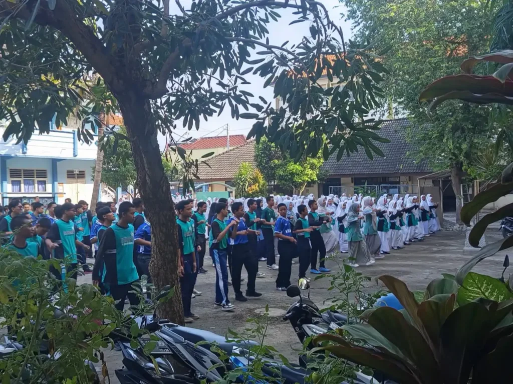 Mamsaka Gelar Senam Bersama Guru dan Siswa untuk Jaga Kebugaran dan Kebersamaan