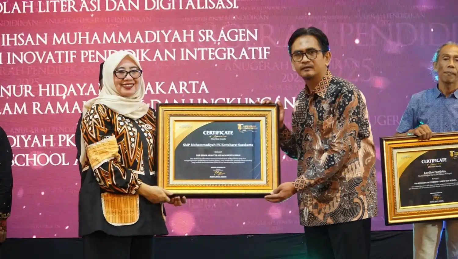 SMP Muhammadiyah PK Kottabarat Surakarta Raih Penghargaan Top Sekolah Literasi dan Digitalisasi